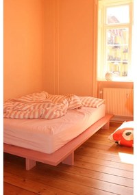 Jasnoróżowe łóżko dwuosobowe z litego drewna sosnowego ze stelażem 180x200 cm Japan – Karup Design