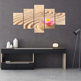 Obraz kamienia z kwiatem na piasku (125x70 cm)