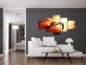 Obraz - Sylwetka kobiety o zachodzie słońca (125x70 cm)