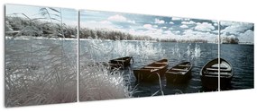 Obraz - Drewniane łodzie na jeziorze (170x50 cm)