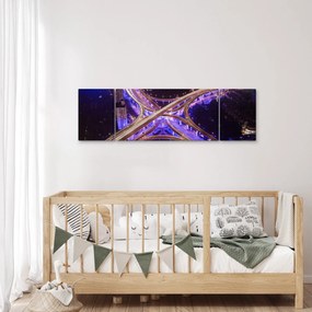 Obraz dużego skrzyżowania w nocy (170x50 cm)