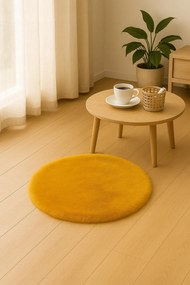 Dywanik futrzany musztardowy FI 60 cm dekoracyjny antypoślizgowy do salonu
