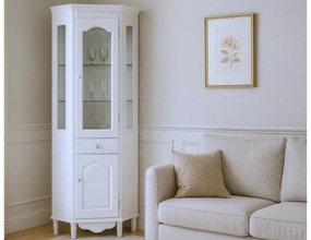 Witryna do salonu narożna biała Aria, wymiary 65x65x200 cm. Górna część przeszklona, dolna zamknięta. Witryna ma szafkę i szufladę. Angielski styl.