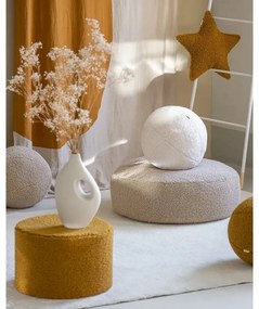 Kremowa poduszka na sofę dziecięcą z materiału bouclé Ball – Wigiwama