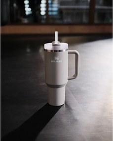 Jasnoszary termos ze stali nierdzewnej ze słomką 890 ml Quencher H2.O FlowState™ Tumbler Ash – Stanley