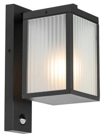 Zewnetrzna Lampka ścienna zewnętrzna czarna z żebrowanym szkłem i czujnikiem ruchu - Charlois Nowoczesny Oswietlenie zewnetrzne