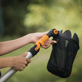 Zbierak do owoców QuikFit™ czarny FISKARS