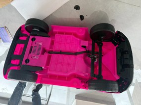 AIYAPLAY Elektryczne auto dla dzieci 12 V z pilotem 2 silniki Łagodny start Zawieszenie na 4 koła Reflektory LED Klakson Muzyka | Aosom PL
