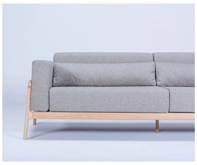 Szara sofa z konstrukcją z litego drewna dębowego Gazzda Fawn Plus, 240 cm