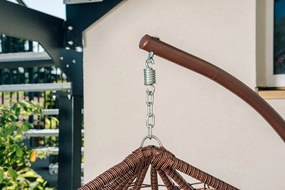 Brązowe wiszące krzesło KOKON