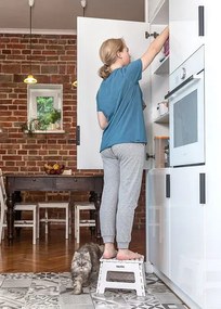 Składany biały mały antypoślizgowy stołek T0-C47