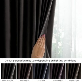 Czarna aksamitna zasłona częściowo zaciemniająca (dimout) 140x270 cm Eyelets – Restilo