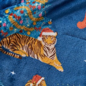 Niebieski koc ze świątecznym motywem z mikropluszu 130x170 cm Christmas Tiger – Catherine Lansfield