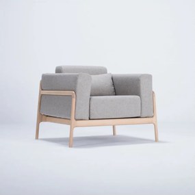 Fotel z konstrukcją z drewna dębowego z szarą tekstylną poduszką Gazzda Fawn