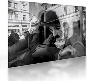Obraz na szkle - Charles Chaplin w Pradze (70x50 cm)