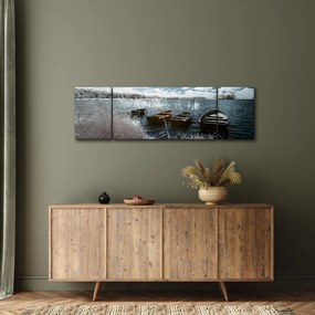 Obraz - Drewniane łodzie na jeziorze (170x50 cm)