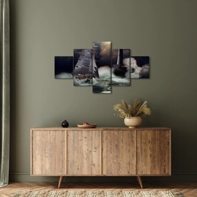 Obraz - Statek płynący przez wzburzone fale (125x70 cm)