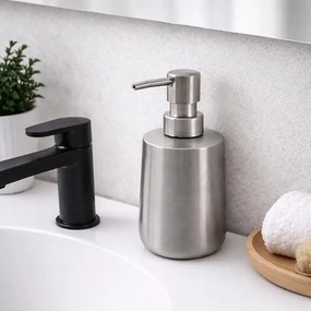 Dozownik do mydła ze stali nierdzewnej w kolorze matowego srebra 450 ml – Orion