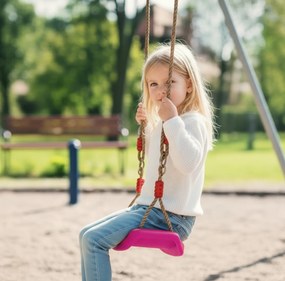 Huśtawka ogrodowa dla dzieci plastikowa ZOYA różowa