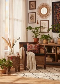 Rattanowy fotel z drewnianymi podłokietnikami R0-N74