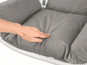 Białe wiszące krzesło KOKON bez stojaka, jasna poduszka