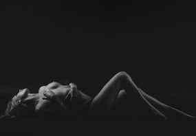 Fototapeta - Naga leżąca kobieta (196x136 cm)