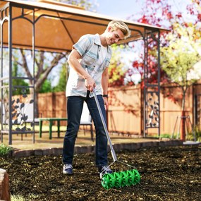 Ręczny aerator do trawnika Outsunny, 45 cm szerokości, z 30 stalowymi kolcami, ciemnozielony