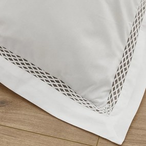 Biała pościel dwuosobowa 230x220 cm Classic Lattice Lace – Catherine Lansfield