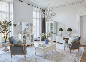 Stylowa biała szafka pod telewizor Sybilla 180x58x62 cm. Komoda rtv z podwójnymi drzwiami, półką i szufladą, delikatne zdobienia. Angielski styl, białe meble.