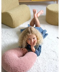 Różowa poduszka na sofę dziecięcą z materiału bouclé U – Wigiwama