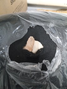 PROMOCJA Czarny aksamitny krzesło LAVA z czarnymi nogami II. jakość