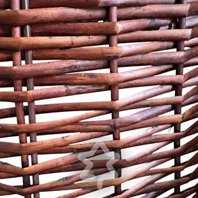 Brązowy kosz pod choinkę