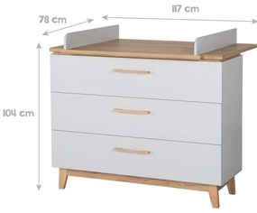 Jasnoszara niska komoda dziecięca w dekorze dębu z przewijakiem 117x104 cm Caro – Roba