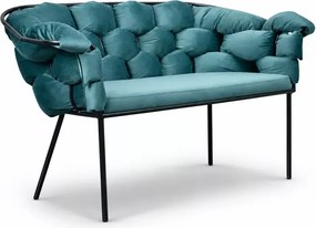 Sofa dwuosobowa Katthia - wygodna sofa z miękkim oparciem na czarnych metalowych nogach
