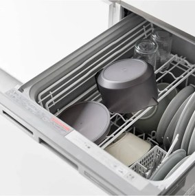 Czarny plastikowy dzbanek do herbaty z sitkiem 600 ml Tower – YAMAZAKI