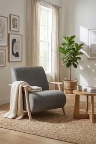 Szary fotel z drewnianymi podłokietnikami G8-Z64