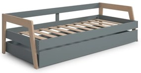 Zielone łóżko dziecięce z drewna sosnowego z wysuwanym łóżkiem i schowkiem 90x200 cm Carrie – Marckeric