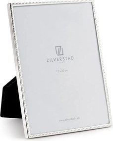 Metalowa ramka stojąca w kolorze srebra z połyskiem 16x21 cm Sweet Memory Pearl – Zilverstad