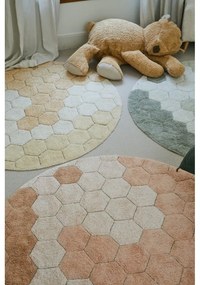 Jasnoróżowy bawełniany okrągły dywan tkany ręcznie odpowiedni do prania ø 140 cm Honeycomb Rose – Lorena Canals