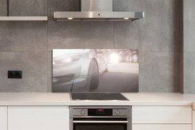 Panel szklany do Kuchni Srebrny Samochód na Miejskiej Ulicy