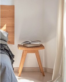 Stołek z litego drewna tekowego w naturalnym kolorze Vicentina – Kave Home