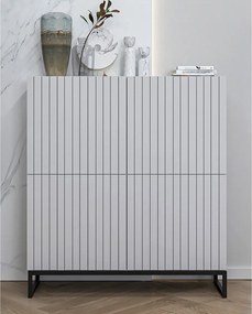 Komoda z 4 drzwiami – Korpus biały mat, frezowane fronty biały mat – 112 cm, czarna metalowa rama