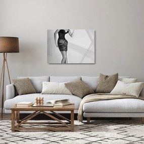 Obraz na szkle - Kobieta w krótkiej sukience (70x50 cm)