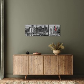 Obraz - Duże miasto z czerwoną wieżą (z zegarem) (90x30 cm)