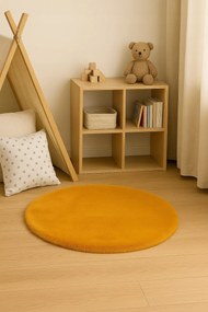 Dywanik futrzany musztardowy FI 60 cm dekoracyjny antypoślizgowy do salonu