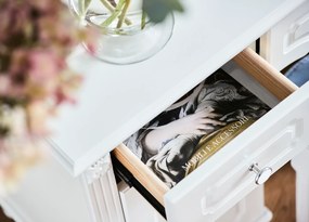 Susanne. Elegancka biała toaletka z ozdobnym lustrem, wymiary 120x45x163 cm. Ma pojemne szafki i szufladki. Kolekcja białych mebli Victoria.