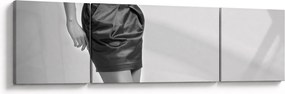 Obraz - Kobieta w krótkiej sukience (170x50 cm)