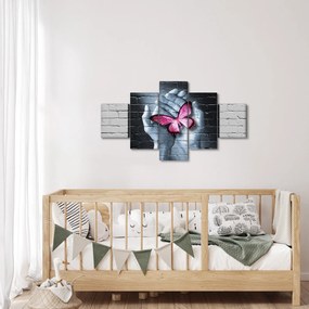 Obraz - Różowy motyl w ścianie (125x70 cm)