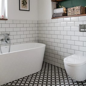 Wanna wolnostojąca przyścienna biała akrylowa WALL 170 x 75 cm z przelewem chromowanym | Możliwa opcja Go Color : Wybierz swój kolor - biały