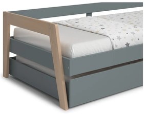Zielone łóżko dziecięce z drewna sosnowego z wysuwanym łóżkiem i schowkiem 90x200 cm Carrie – Marckeric